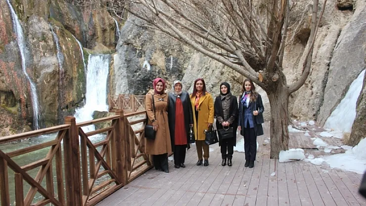 Protokol eşleri Darende'yi beğendi