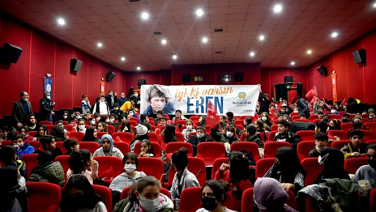 Semt konağı öğrencileri 'Kesişme İyi Ki Varsın Eren' filmini izledi