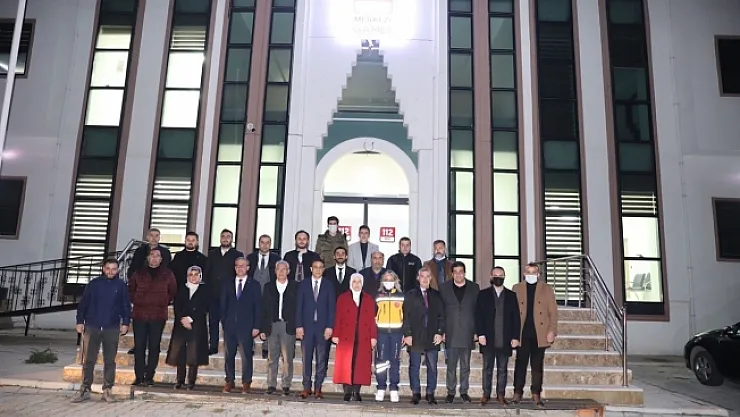 Siyasilerden anlamlı yılbaşı ziyaretleri