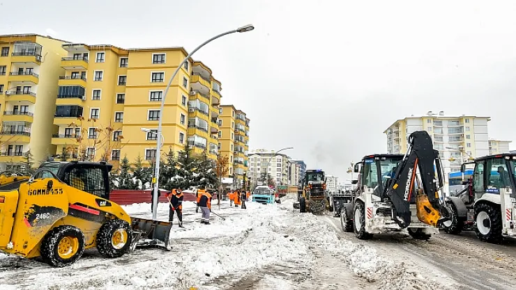 Vatandaştan kar kaldırma çalışmalarına övgü
