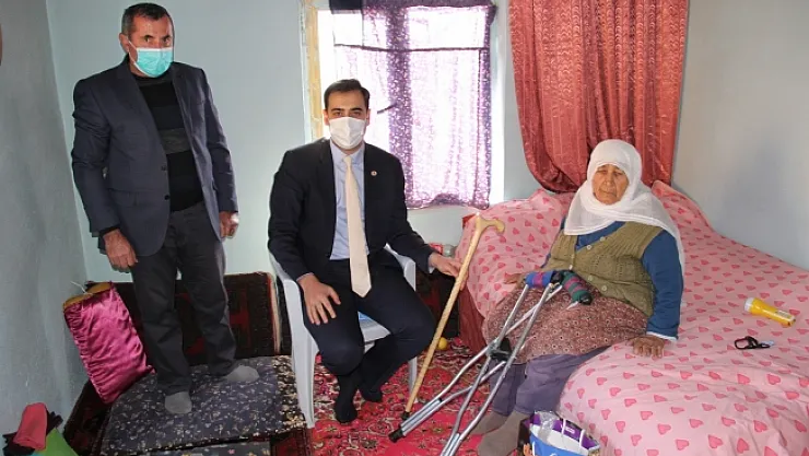 Asırlık Raziye nineyi duygulandıran ziyaret