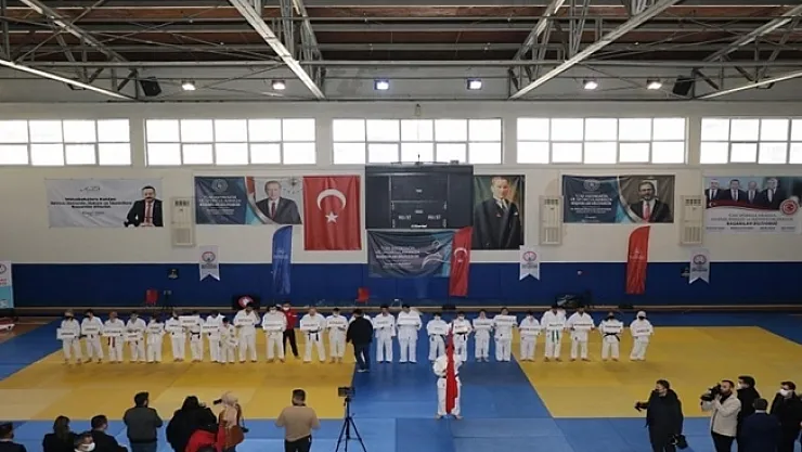 Engelli iki judocu Türkiye Şampiyonası'ndan madalyalarla döndü