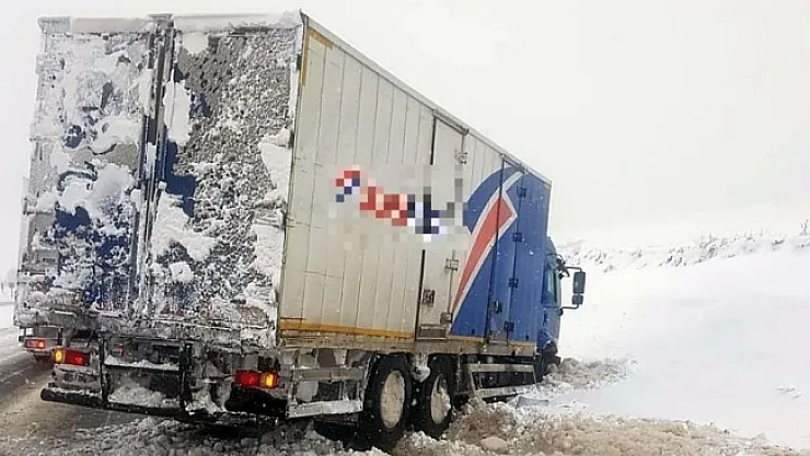 Malatya- Kayseri Yolu Kamyon ve Tırlara Kapatıldı