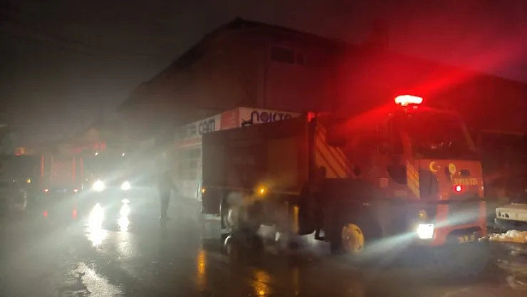 Malatya'da mobilya dükkanında yangın  