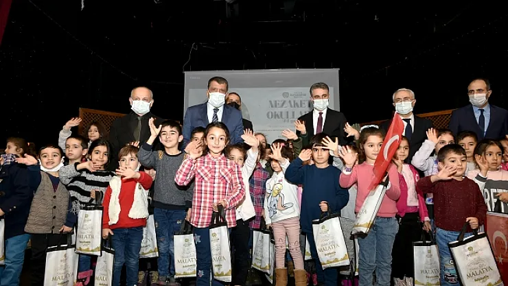 Nezaket Okullarındaki öğrencilere 'İlk Karnem Kumpanyası' etkinliği