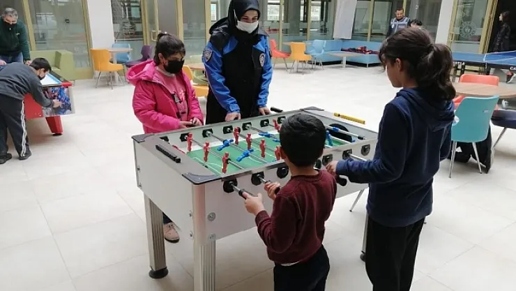 Polis hem bilgilendirdi hem eğlendirdi