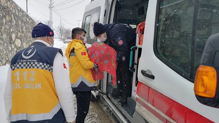 Rabia bebek, 4 saatlik yol açma çalışmasından sonra hastaneye ulaştırıldı  