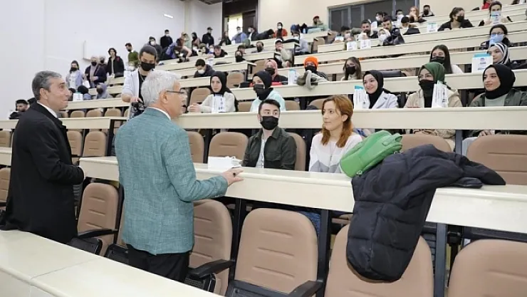 Üniversite öğrencileri sordu, Başkan Güder cevapladı