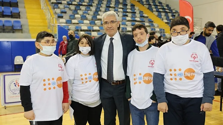 Başkan Güder'den Down Sendromlu çocuklara özel ilgi