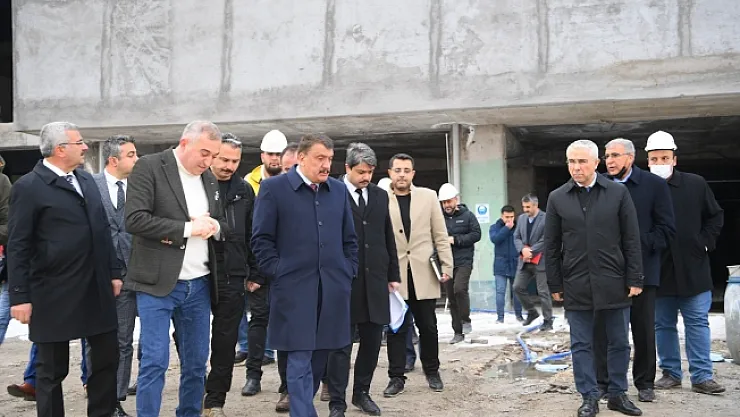 Başkan Gürkan, çalışmaların sürdüğü YİMPAŞ binasında incelemelerde bulundu