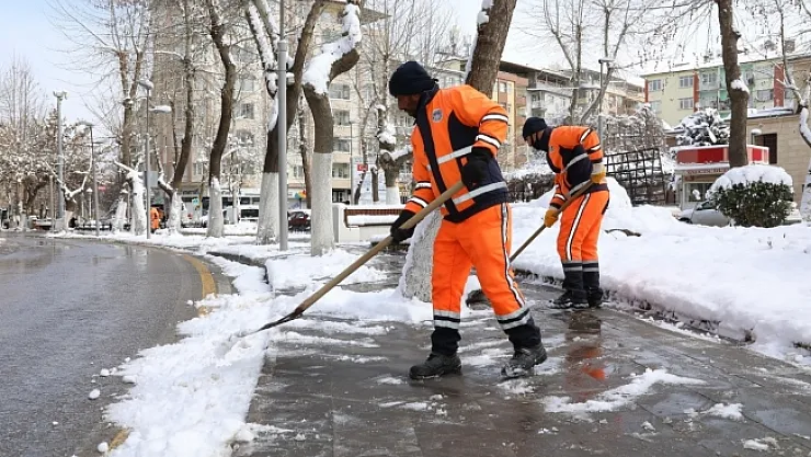 Battalgazi'de karla mücadele çalışmaları sürüyor