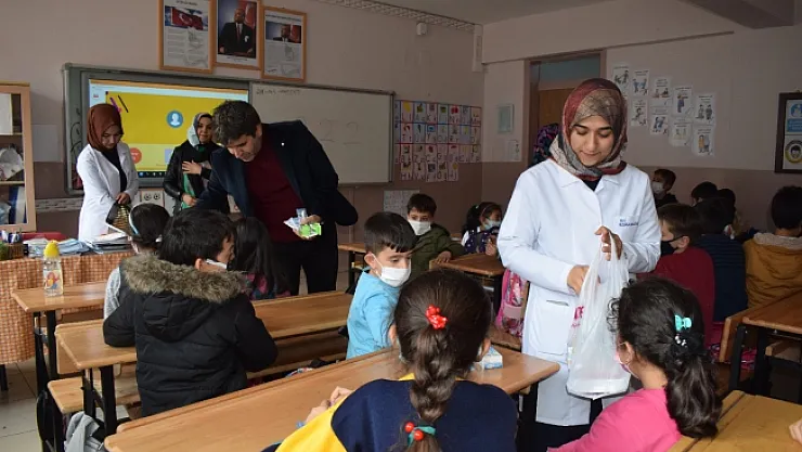 Çocuklara &quotDiş Sağlığı" anlatıldı