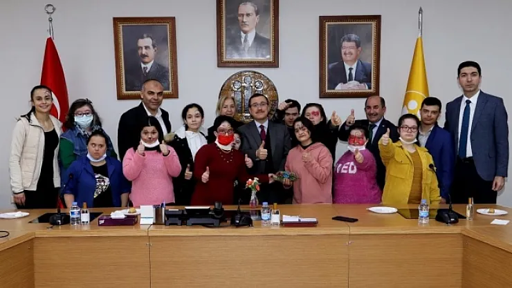 Down sendromlu çocuklar Rektör Kızılay'ın konuğu oldu