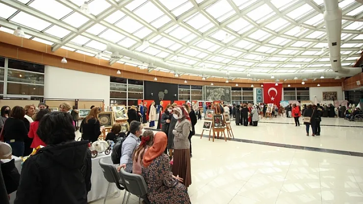 'El Emeği ve 44 Kadın 44 Resim Sergisi' yoğun ilgi gördü