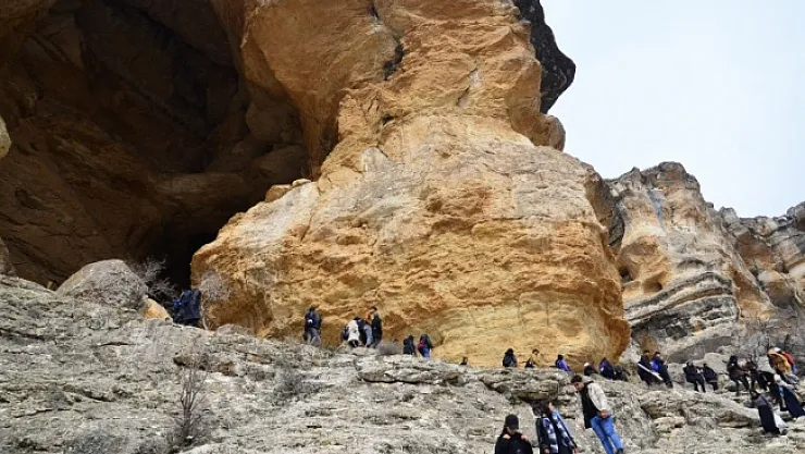 İnönü Üniversitesi öğrencileri sahada  