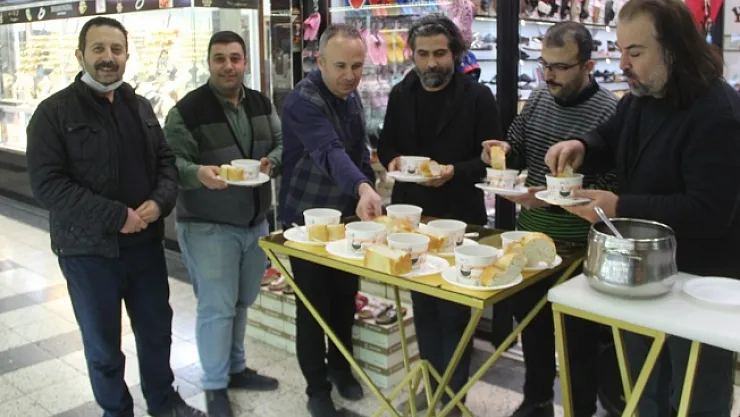 Malatya'da üzüm hoşafı dağıtıldı