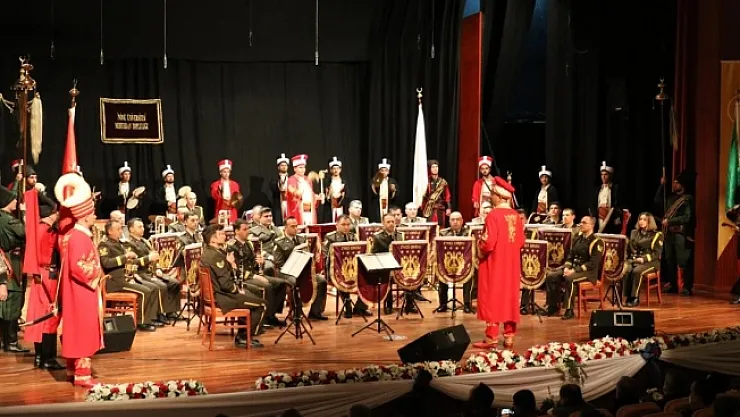 Mehteran ve askeri orkestra aynı sahnede