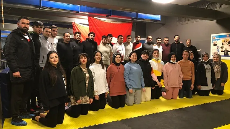 Tekvando hakemleri eğitimden geçti  