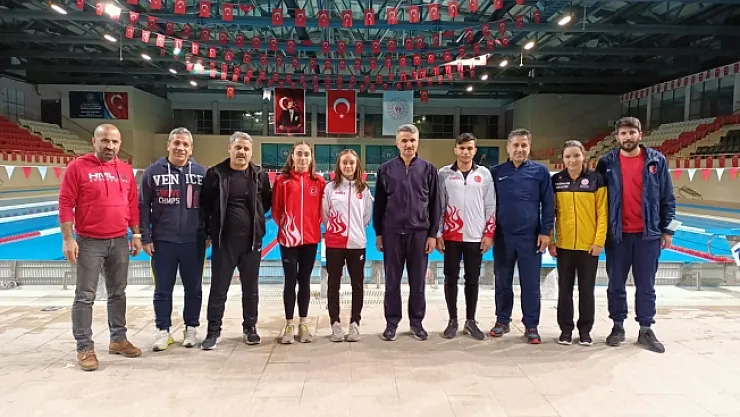 Vali Baruş Milli Yüzücülerin antrenmanına katıldı