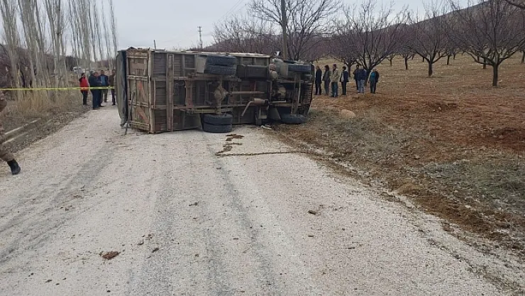 Virajı alamayan kamyon devrildi: 1 ölü, 1 yaralı