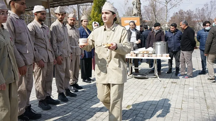 Yeşilyurt Belediyesi, hoşaf ve arpa ekmek dağıttı