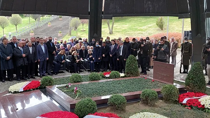 8. Cumhurbaşkanı Turgut Özal vefatının 29. yılında kabri başında anıldı