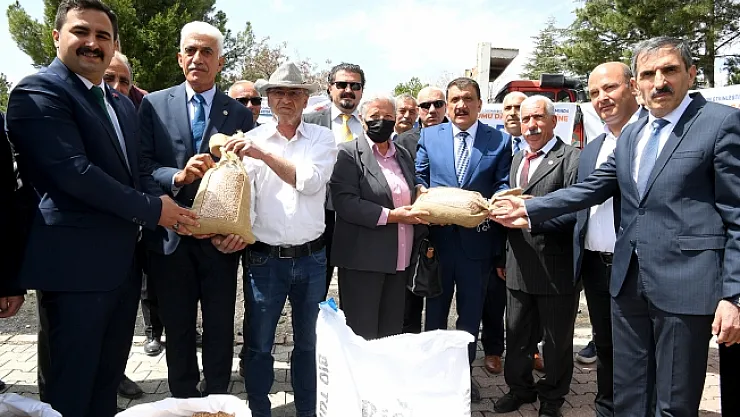 Arguvan'da çiftçilere 20.500 kg nohut tohumu dağıtımı yapıldı