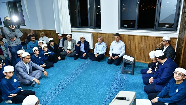 Başkan Çınar, Kadir Gecesi Özel Programlarında vatandaşlarla bir araya geldi