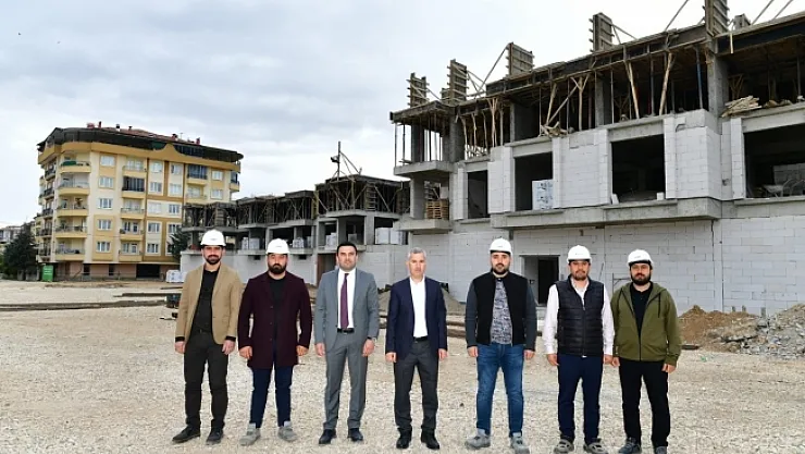 Başkan Çınar, kentsel dönüşüm alanını inceledi  