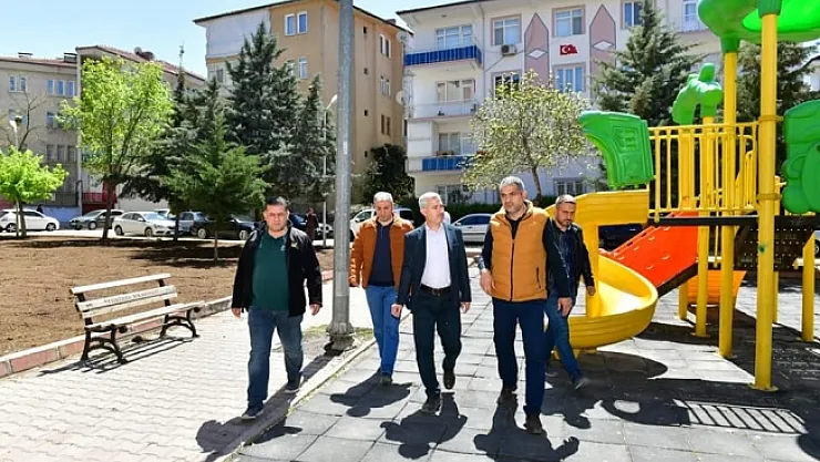 Başkan Çınar, parkta düzenleme ve yenileme çalışmasını inceledi