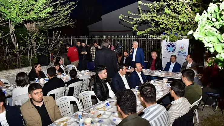 Başkan Güder, gençlerle iftarda buluştu