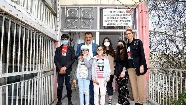 Başkan Gürkan, Konak'ta semt konağı çalışmalarını inceledi