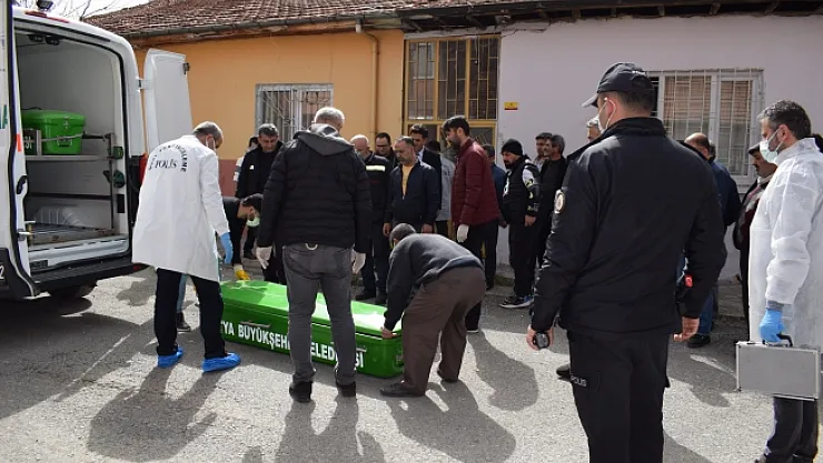 Çukurlar kazılı evde ölü bulundu!