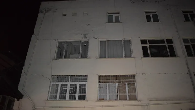 İş hanı polisi alarma geçirdi! Sokak giriş çıkışlara kapatıldı