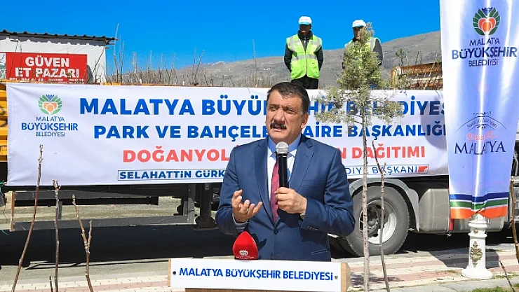Malatya Büyükşehir Belediyesi Doğanyol'da fidan dağıtımı yaptı