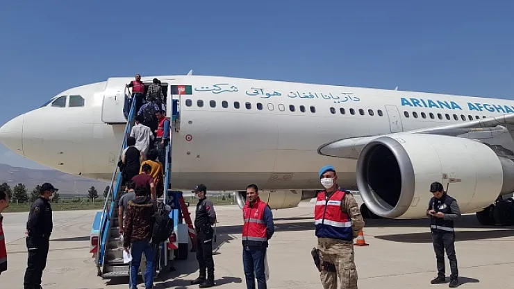 Malatya'da son 4 günde 908 düzensiz göçmen ülkelerine gönderildi