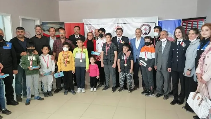 Satranç Turnuvası çekişmeli geçti