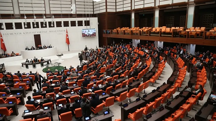 Seçim kanunu Meclis'ten geçti! Seçim barajı düştü