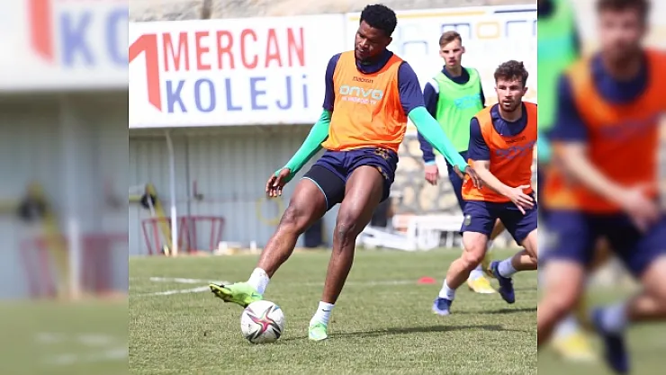 Tetteh, fırtınanın radarına girdi