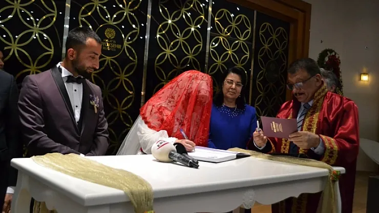 Yetiştirme yurdunda büyüyen gençler dünya evinde girdi