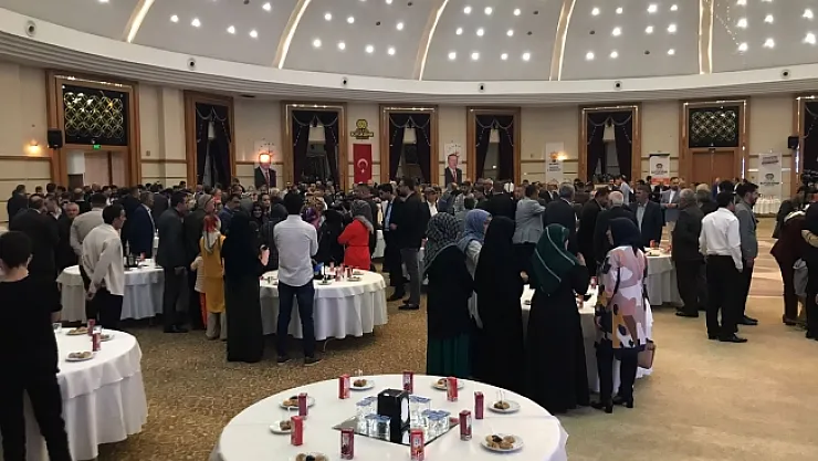 AK Parti'de bayramlaşma töreni