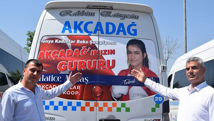 Akçadağ minibüslerine Akbaş'ın posterini yerleştirdiler