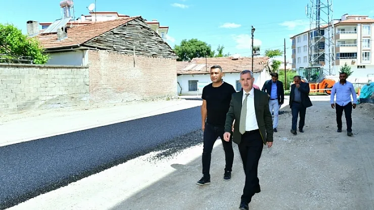 Çınar, İlyas Mahallesindeki yol yenileme hizmetlerini inceledi