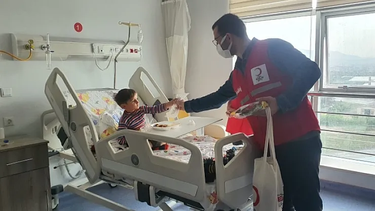 Çocukların yüzünü güldürmek için kolları sıvadılar