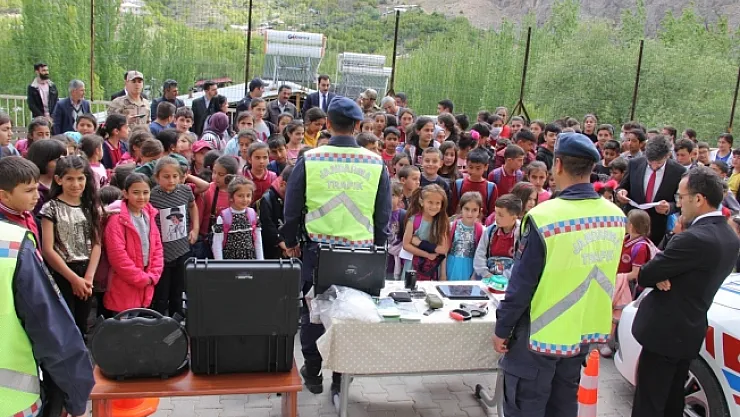 Darende'de öğrencilere trafik eğitimi