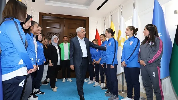 Kadın futbolculardan Başkan Güder'e 2.Lig sözü