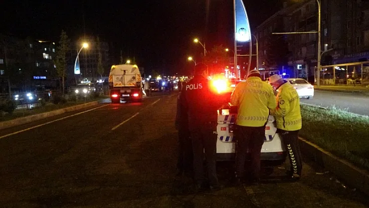 Malatya'da 4 araç birbirine girdi, trafik kilitlendi