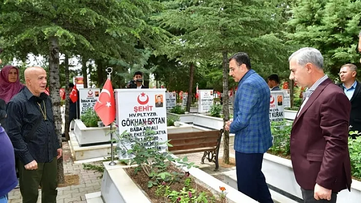 Milletvekili Tüfenkci ile Başkan Çınar'dan şehitlik ziyareti