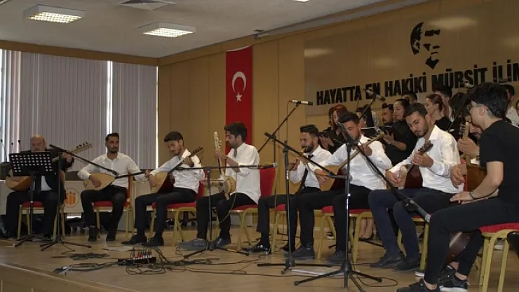 Neşet Ertaş türkülerinin söylendiği konsere ilgi  