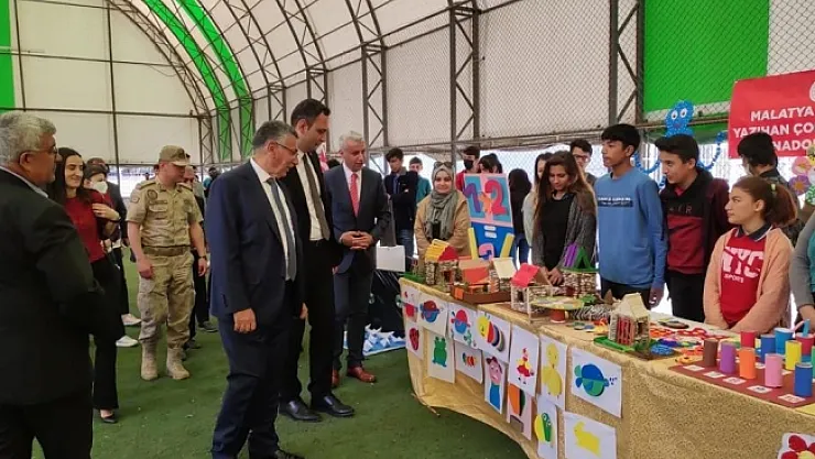 Öğrenciler atık maddelerden el işi sergisi açtı